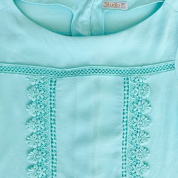Lace Crochet Accent Cropped Girl Top Short Sleeve Back Buttons Scoop Neck Mint - Picture 4 of 5